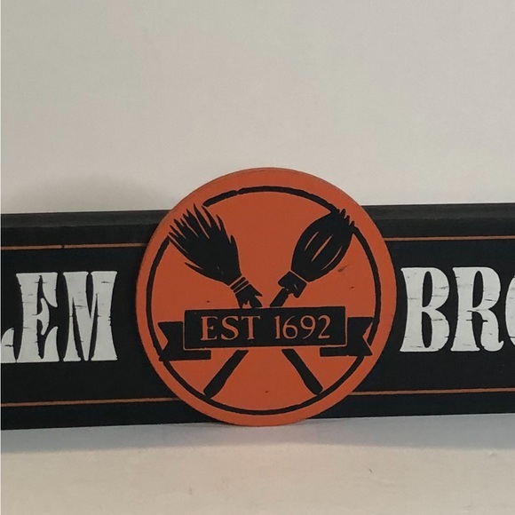 Halloween olde Salem broom co. Established 1692 wooden sign - Picture 7 of 15